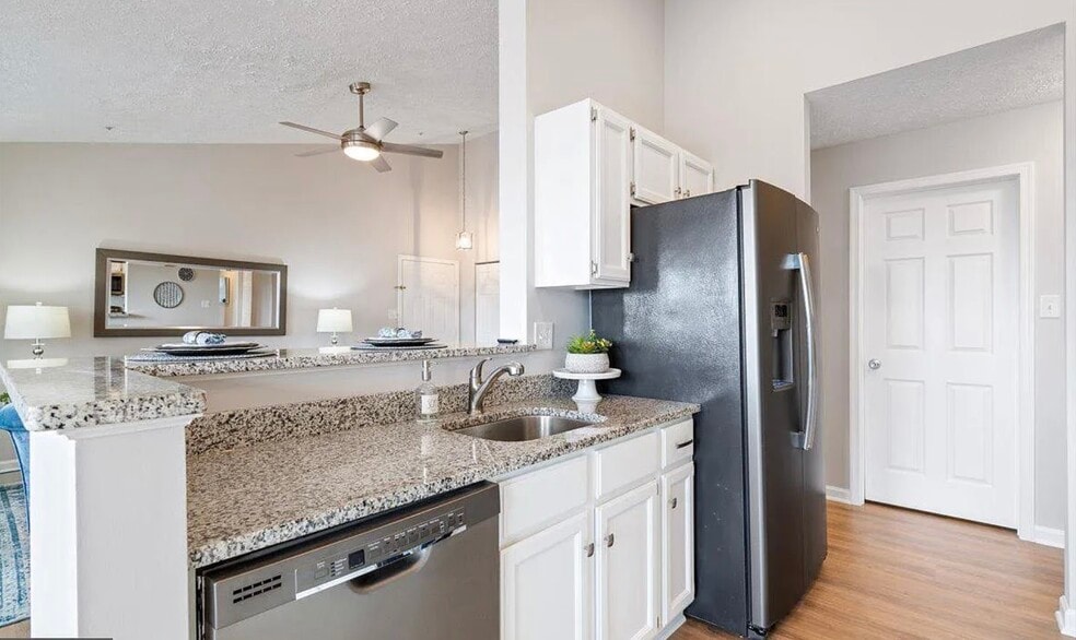 Kitchen - 5640 Wade Ct
