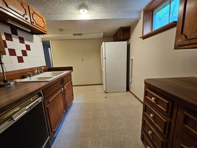 Building Photo - Virginia Village 4 Bed 3 Baths Large Yard Attached Garage Super Spacious!