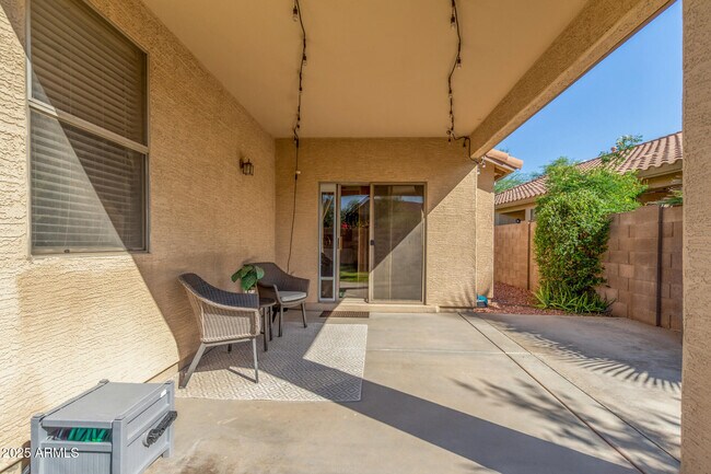 Building Photo - 12910 W Glenrosa Dr
