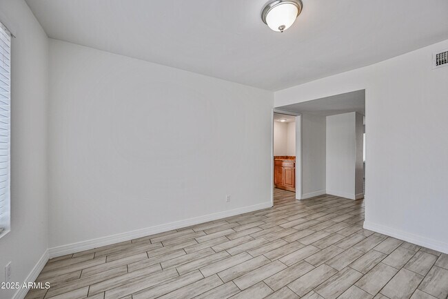 Building Photo - 6125 W Sierra St