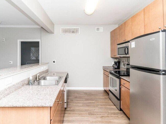 Building Photo - Texan Shoal Creek 2 Bed 2 Bath