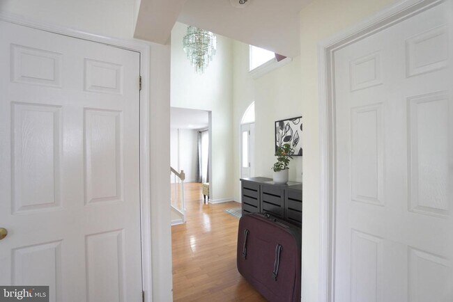 Building Photo - 113 N Stone Ridge Dr