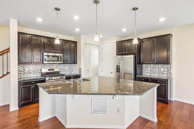 Building Photo - Luxurious Living: 2,367 Sq Ft Home with 4 Baths in Prime Location