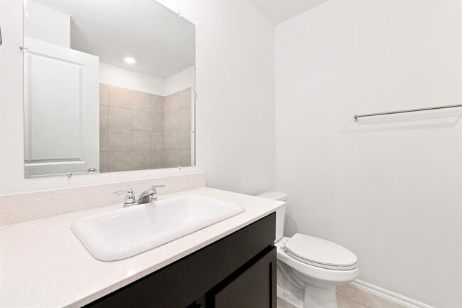 Building Photo - 2304 Bleecker St