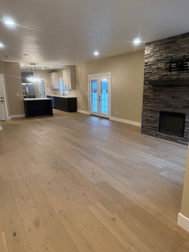 Building Photo - Newly Remolded 4-bedroom 3 bath Home in Downtown Woodland WA