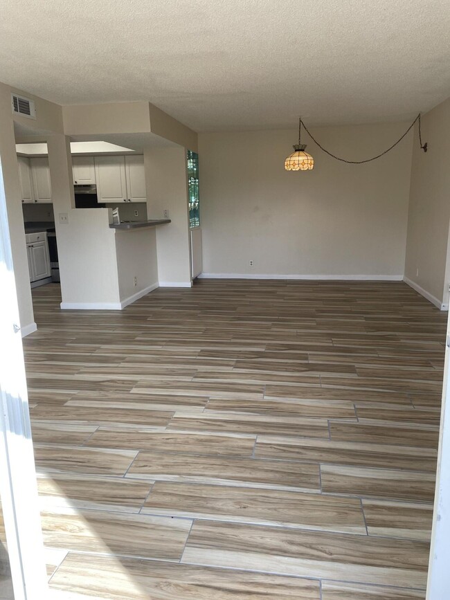 Building Photo - 1520 SE Royal Green Cir