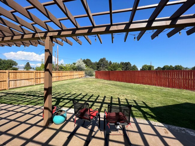 Building Photo - Modern 3 Bedroom Home