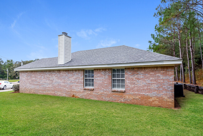 Building Photo - 1944 Twin Pine Dr