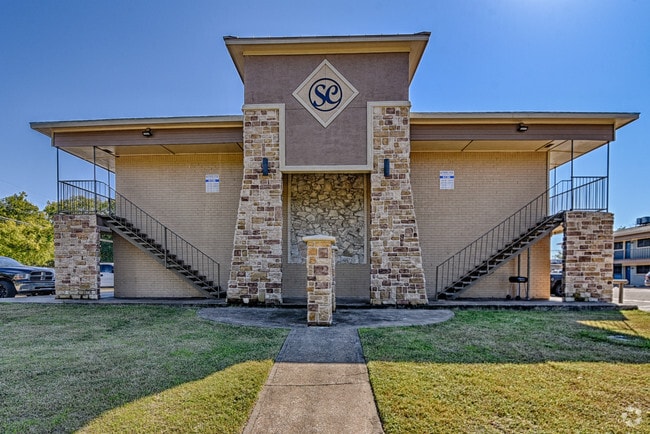 Building Photo - Spanish Cove
