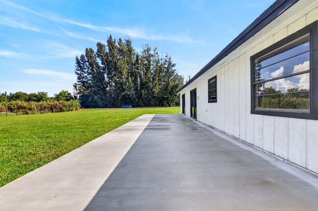 Building Photo - 5989 Coconut Blvd