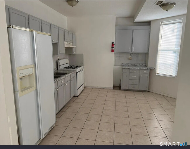 Building Photo - 46 Seyms St