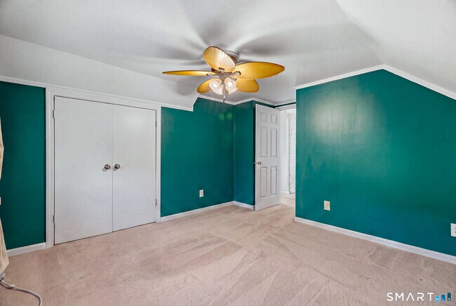 Building Photo - 1 E Lake Dr