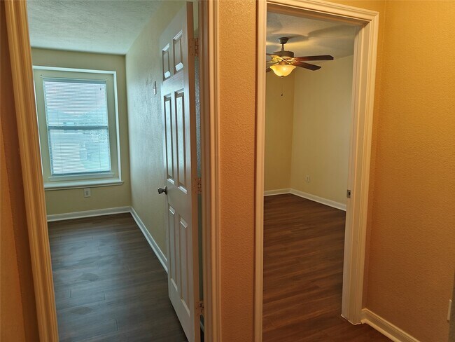 Building Photo - 7915 Moss Springs Ct