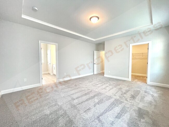 Building Photo - Gorgeous 4 Bedroom 3 Bath Home with Fiber ...