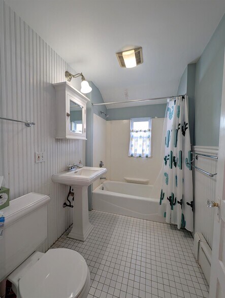 Building Photo - 41 Bay State Ave