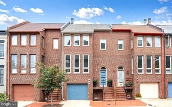 Building Photo - Logan Circle Beautifully Renovated Studio ...