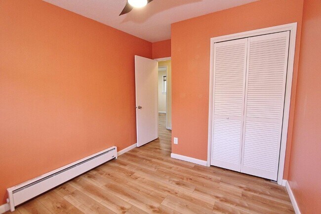 Building Photo - Charming Single-Level Home on Cul-de-sac