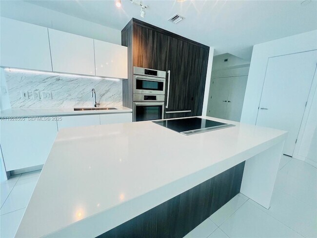 Building Photo - 851 NE 1st Ave