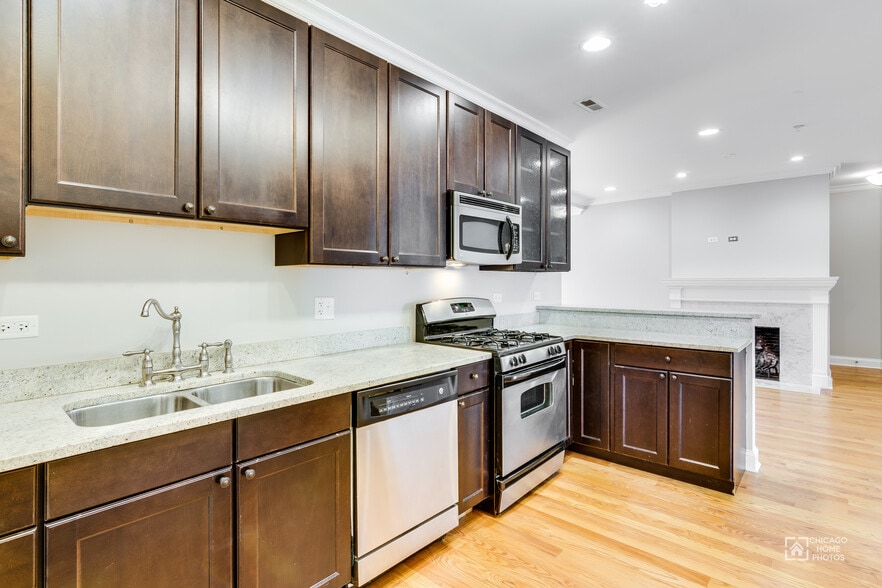 Building Photo - 632 Hinman