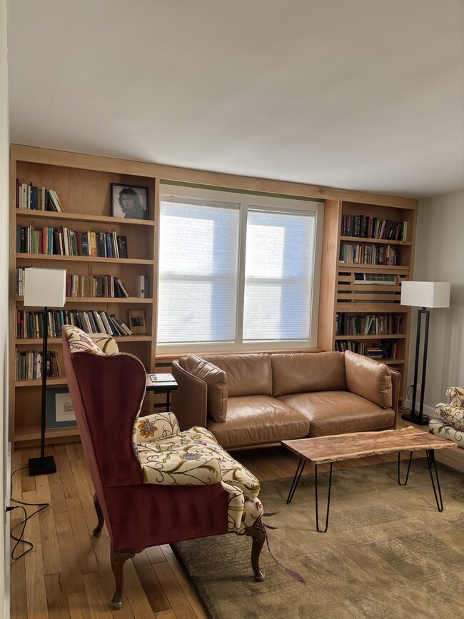 Building Photo - 102 N George Mason Dr