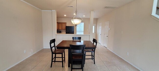 Building Photo - 8007 Ellinger Ln