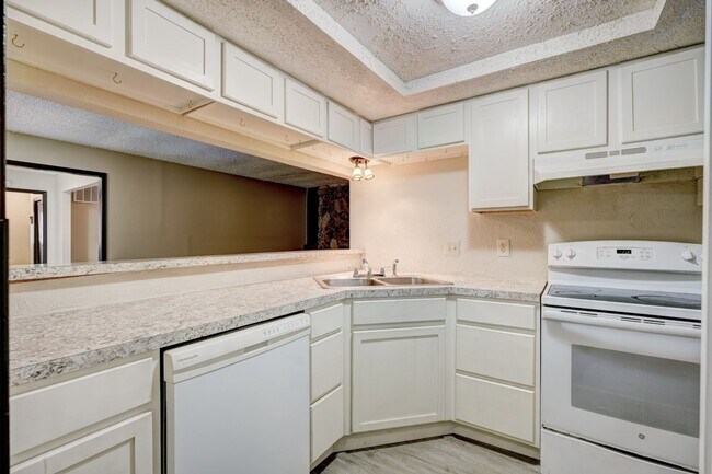 Building Photo - 3 Bed, 2 Bath Duplex in Midwest City, Ok 73110