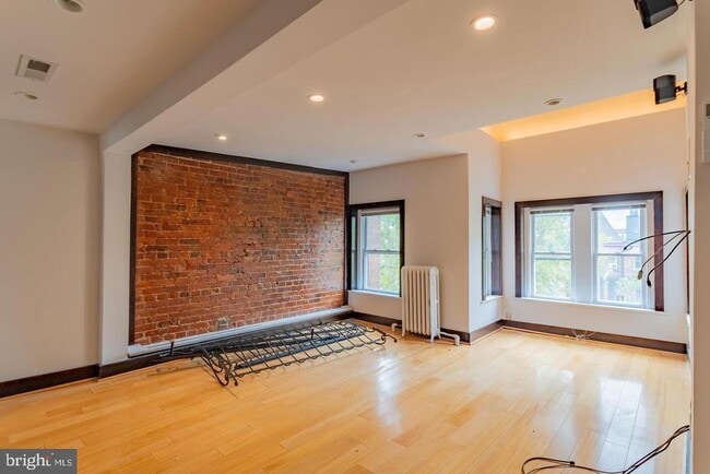 Building Photo - 1459 Chapin St NW