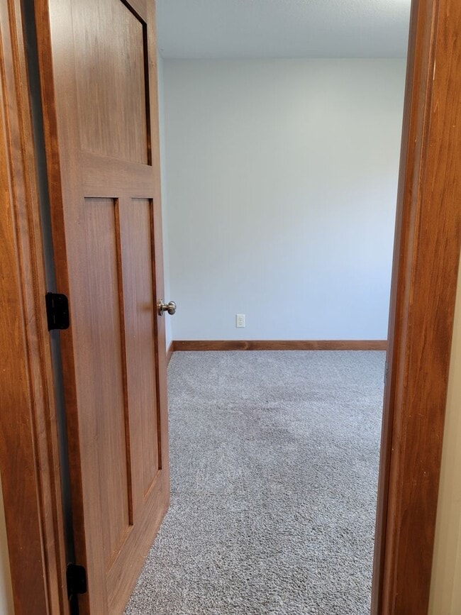 Building Photo - One Level Townhouse