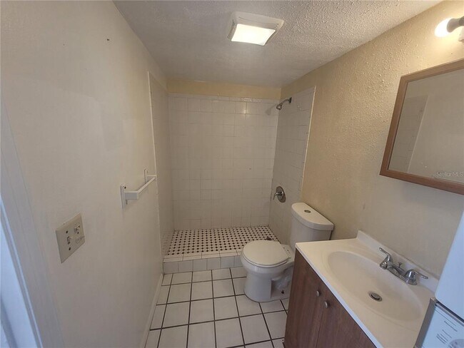 Building Photo - 1802 Barton Dr