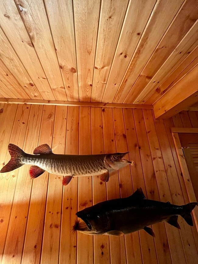 Building Photo - Fully Furnished Cabin Available - 10 Minut...