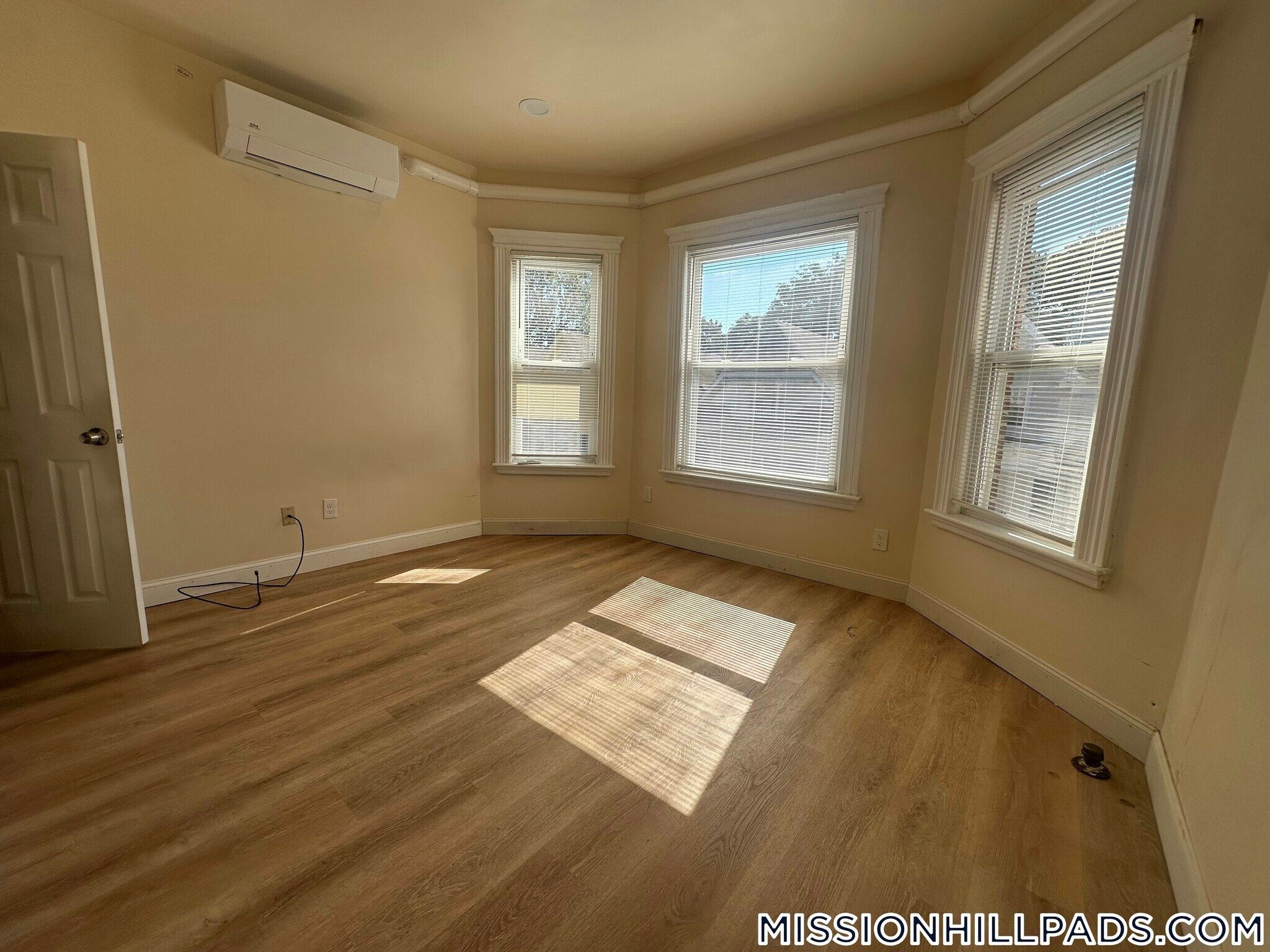 Building Photo - 127 Harrishof St