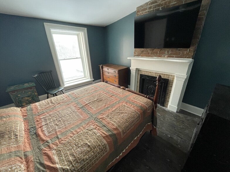 Building Photo - 49 1st St