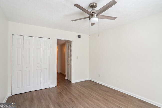 Building Photo - 3707 Essex Ave