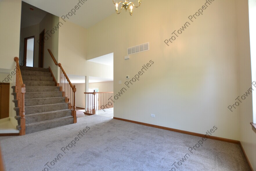 Building Photo - 4616 Peacock Ln