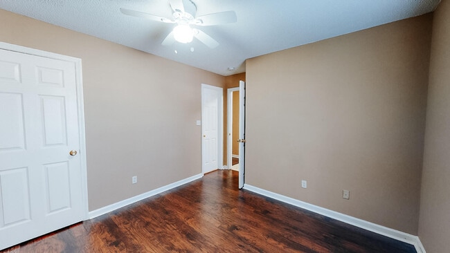 Building Photo - 104 Queens Ct