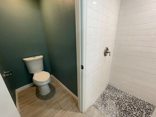 Building Photo - Modern 3-Bedroom Home with Office & Spacious Yard in Deltona Lakes!