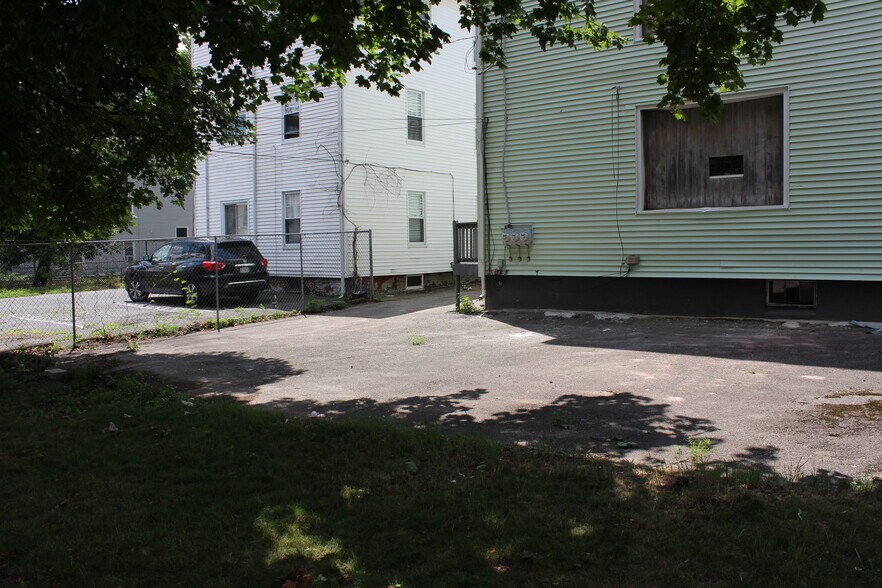 Yard and shade - 25 Wyman St