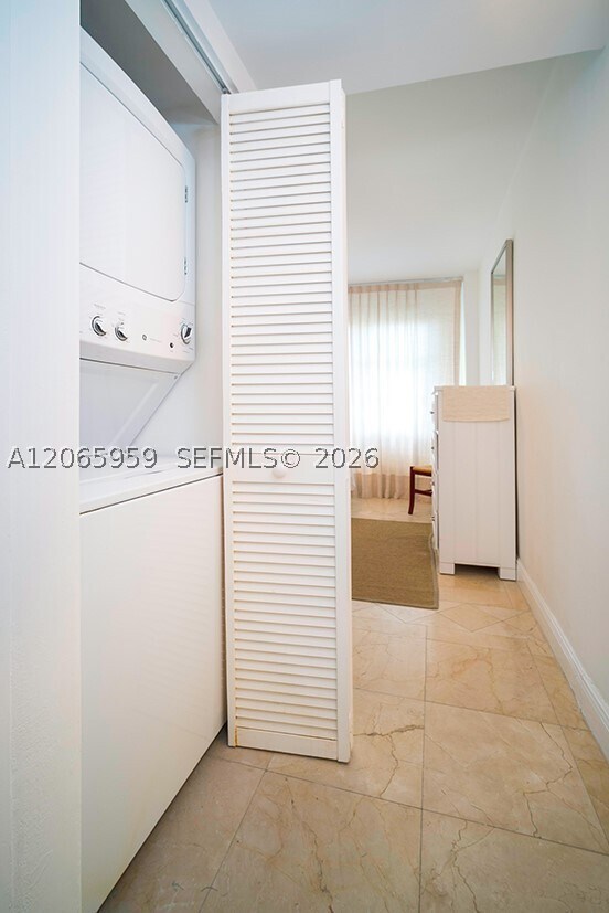 Building Photo - 5161 Collins Ave