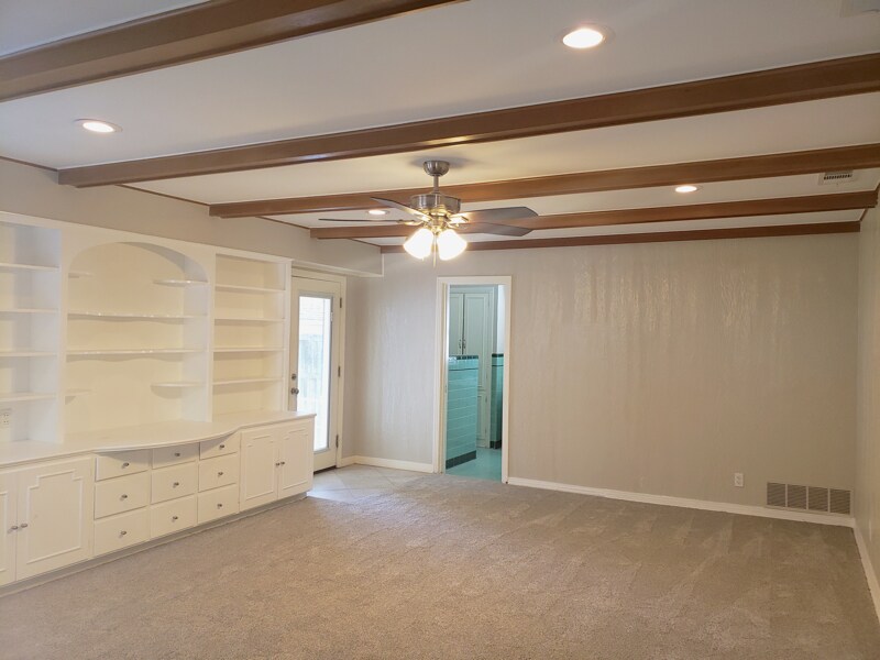 Building Photo - 2410 Clarinda Ave