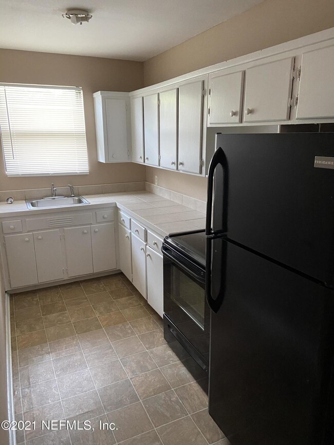 Building Photo - 1205 Lasalle St