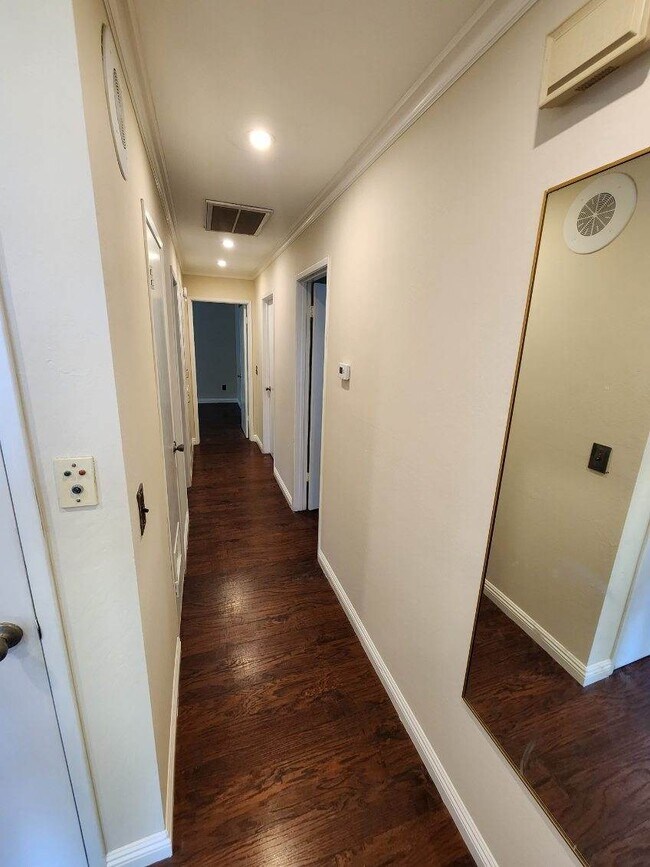 Building Photo - 324 Brookside Dr