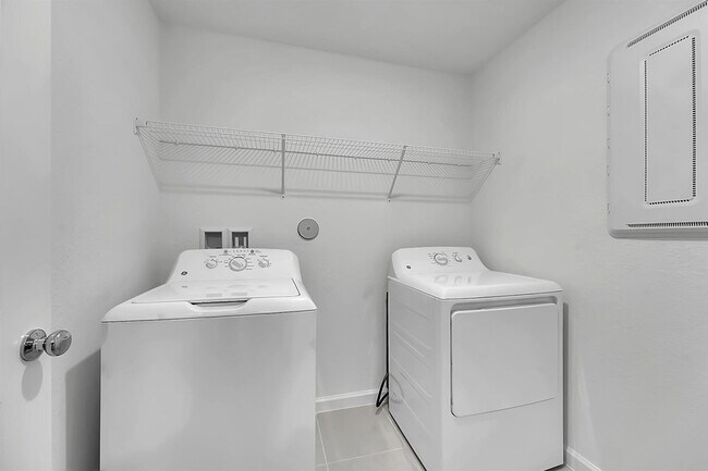 Building Photo - 662 Carlyle Wy