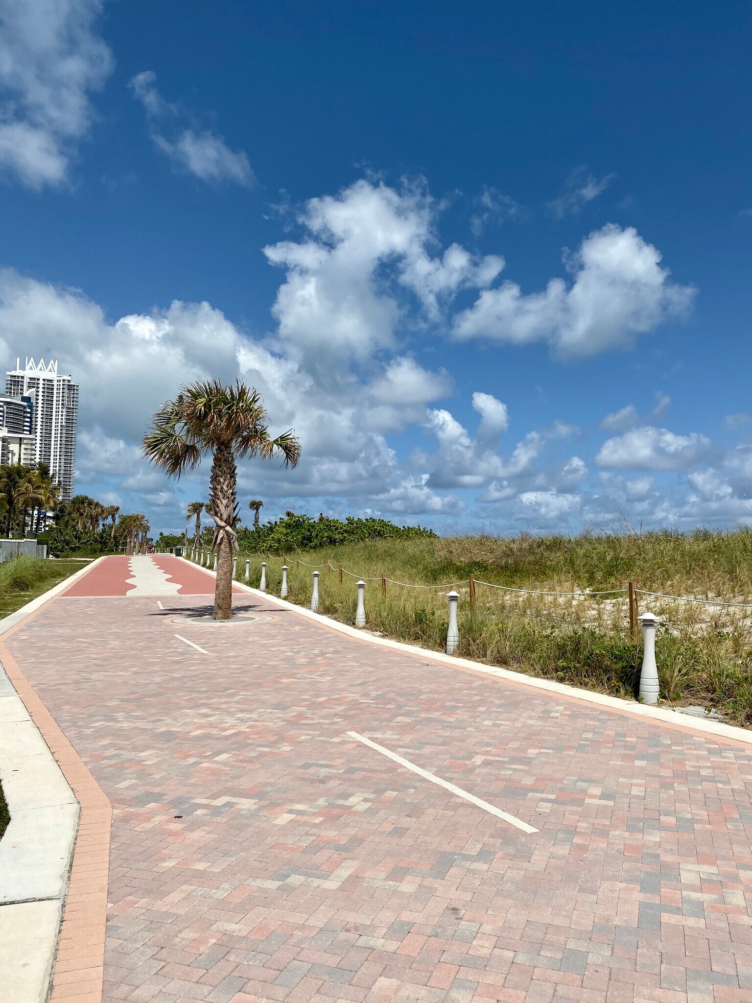 Building Photo - 5825 Collins Ave