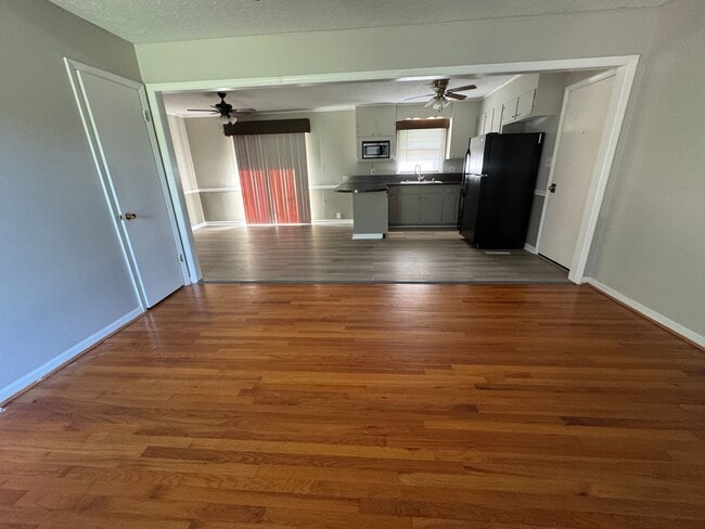 Building Photo - 1696 Crestland Dr