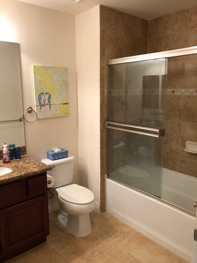 Building Photo - 30 E Lipoa St