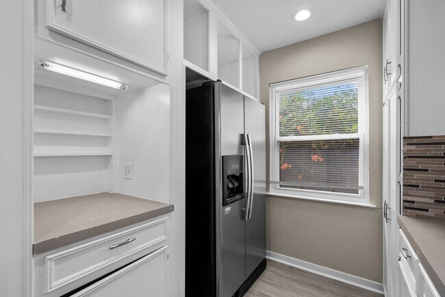 Building Photo - Great 3 Bedroom close to the Beach!