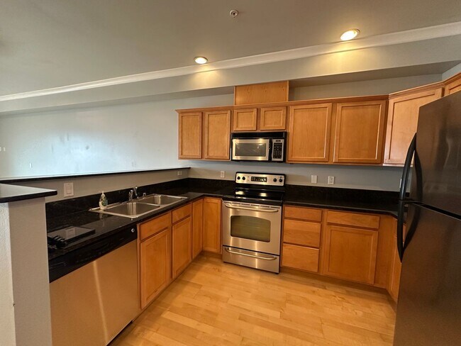 Building Photo - 1 Bed, 1 Bath Condo with Bellingham Bay View and parking garage