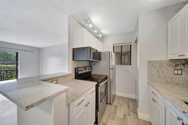 Building Photo - 567 Trace Cir