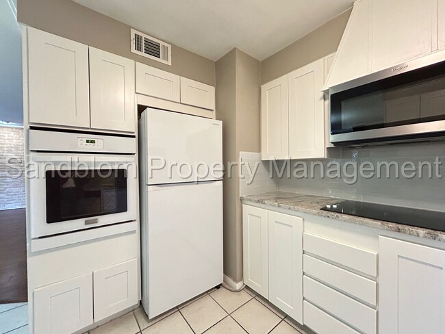 Building Photo - For Lease | Riverside Condo | $1450 Rent