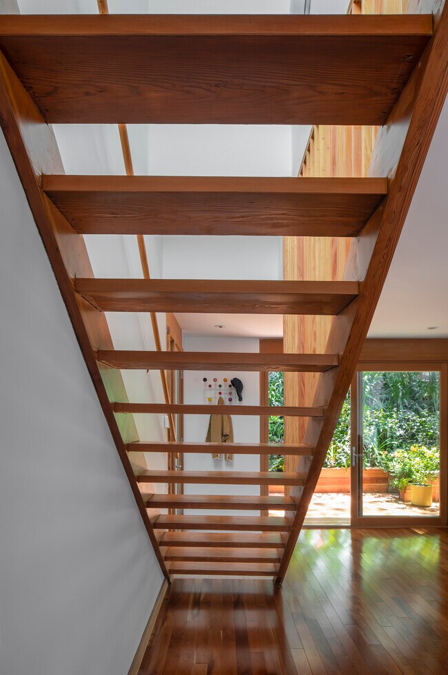 Building Photo - 10424 Hebron Ln